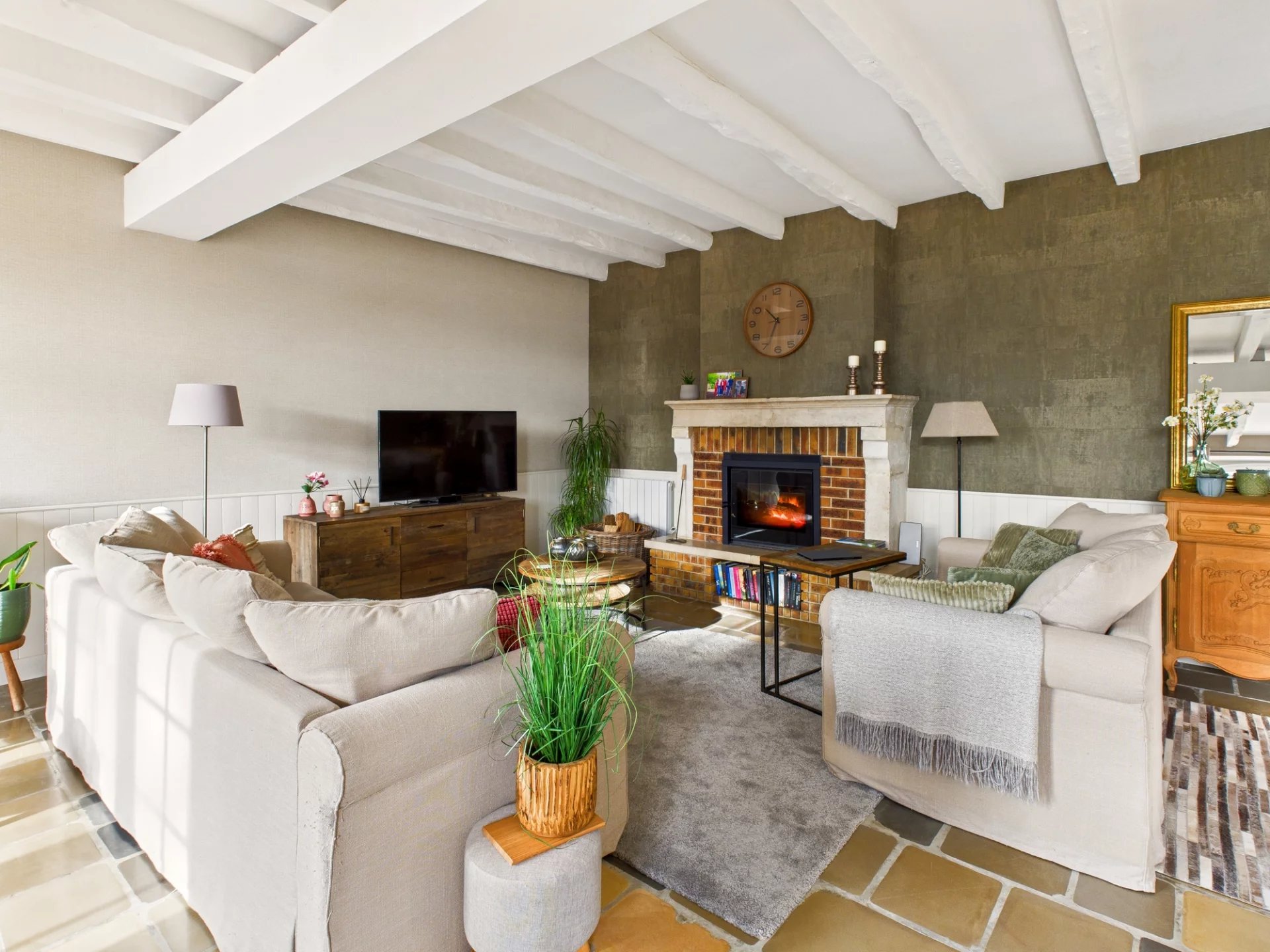 Beautifully renovated ancien relais de poste with adjoining barns and pool, Poitou-Charentes – France – BVI82691