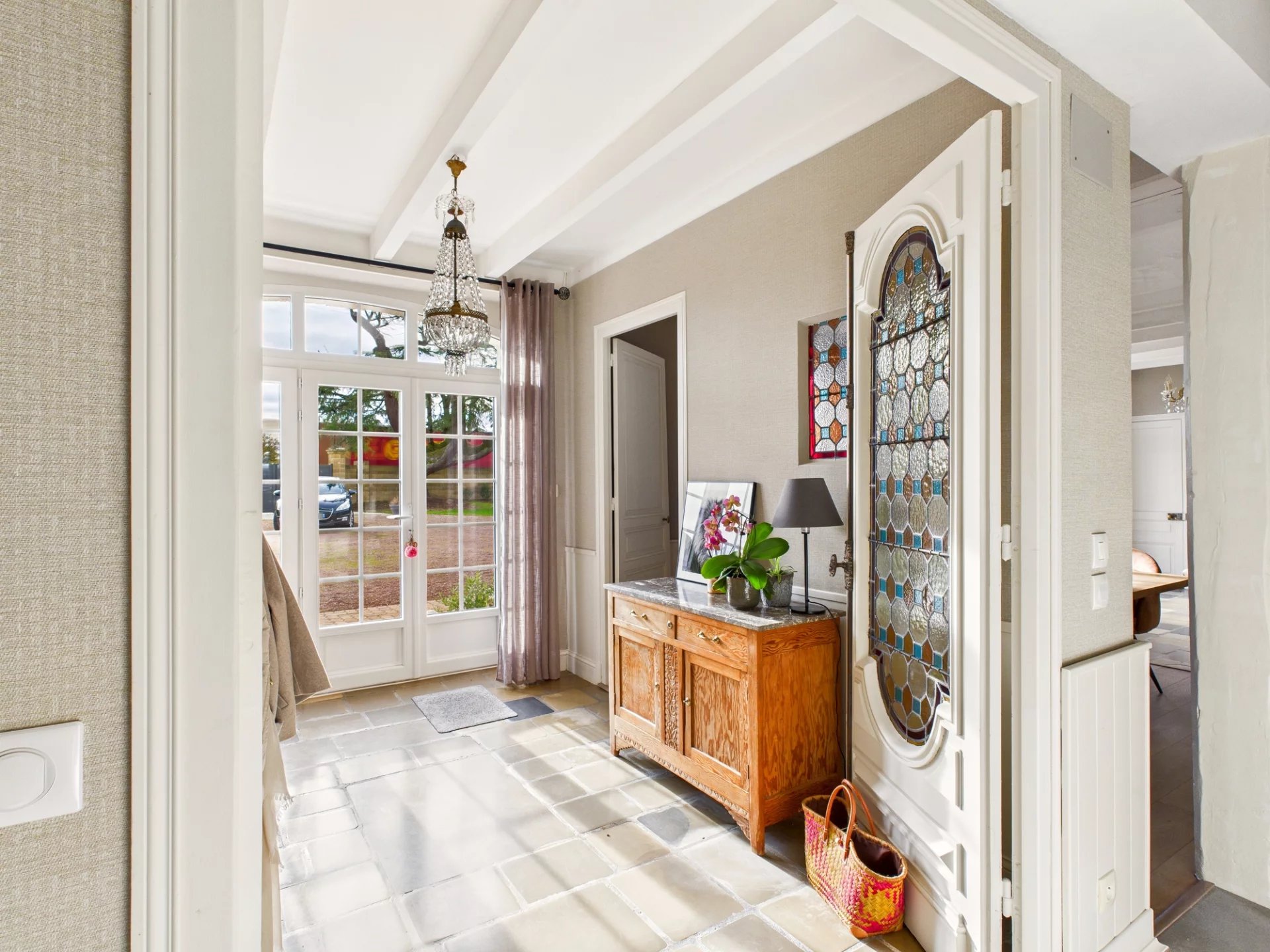 Beautifully renovated ancien relais de poste with adjoining barns and pool, Poitou-Charentes – France – BVI82691