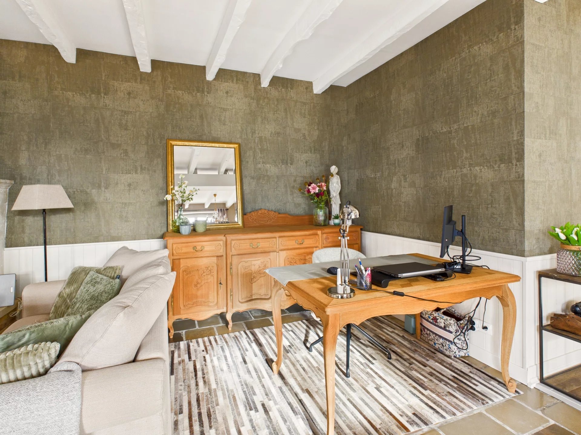 Beautifully renovated ancien relais de poste with adjoining barns and pool, Poitou-Charentes – France – BVI82691