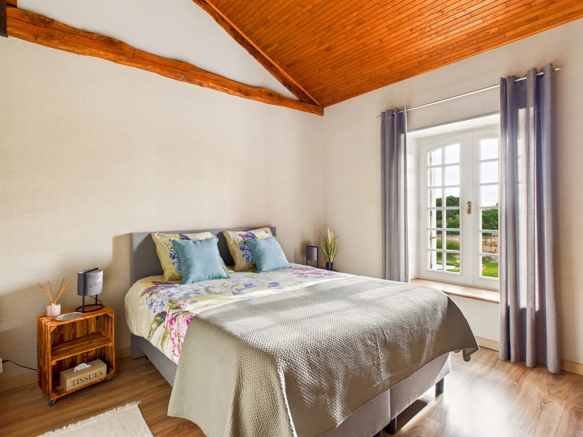 Beautifully renovated ancien relais de poste with adjoining barns and pool, Poitou-Charentes – France – BVI82691