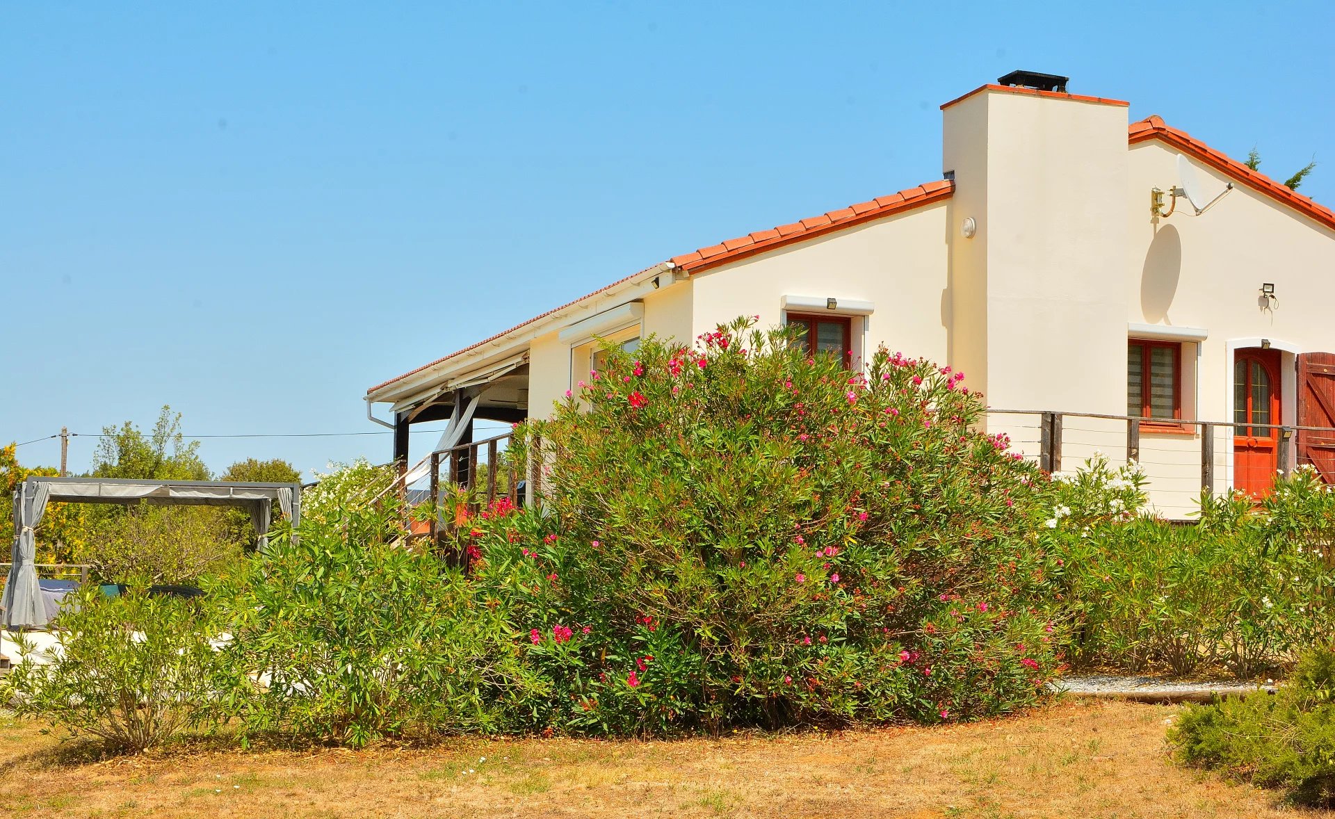 Granes: Contemporary single storey villa with the most stunning views, Languedoc-Roussillon – France – BVI81825