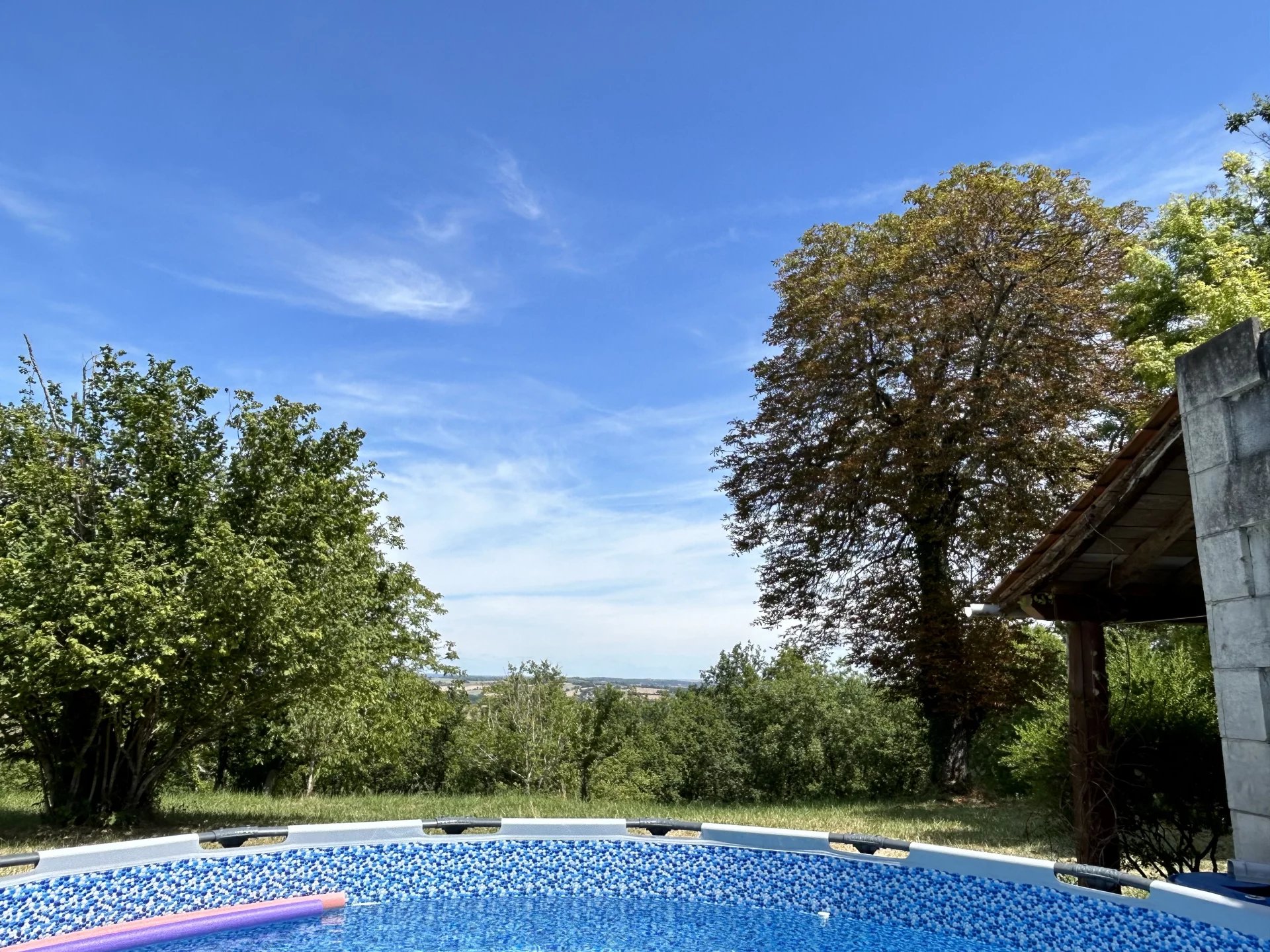 Peaceful 2-dwelling accommodation on 1 hectare, Poitou-Charentes – France – BVI74534