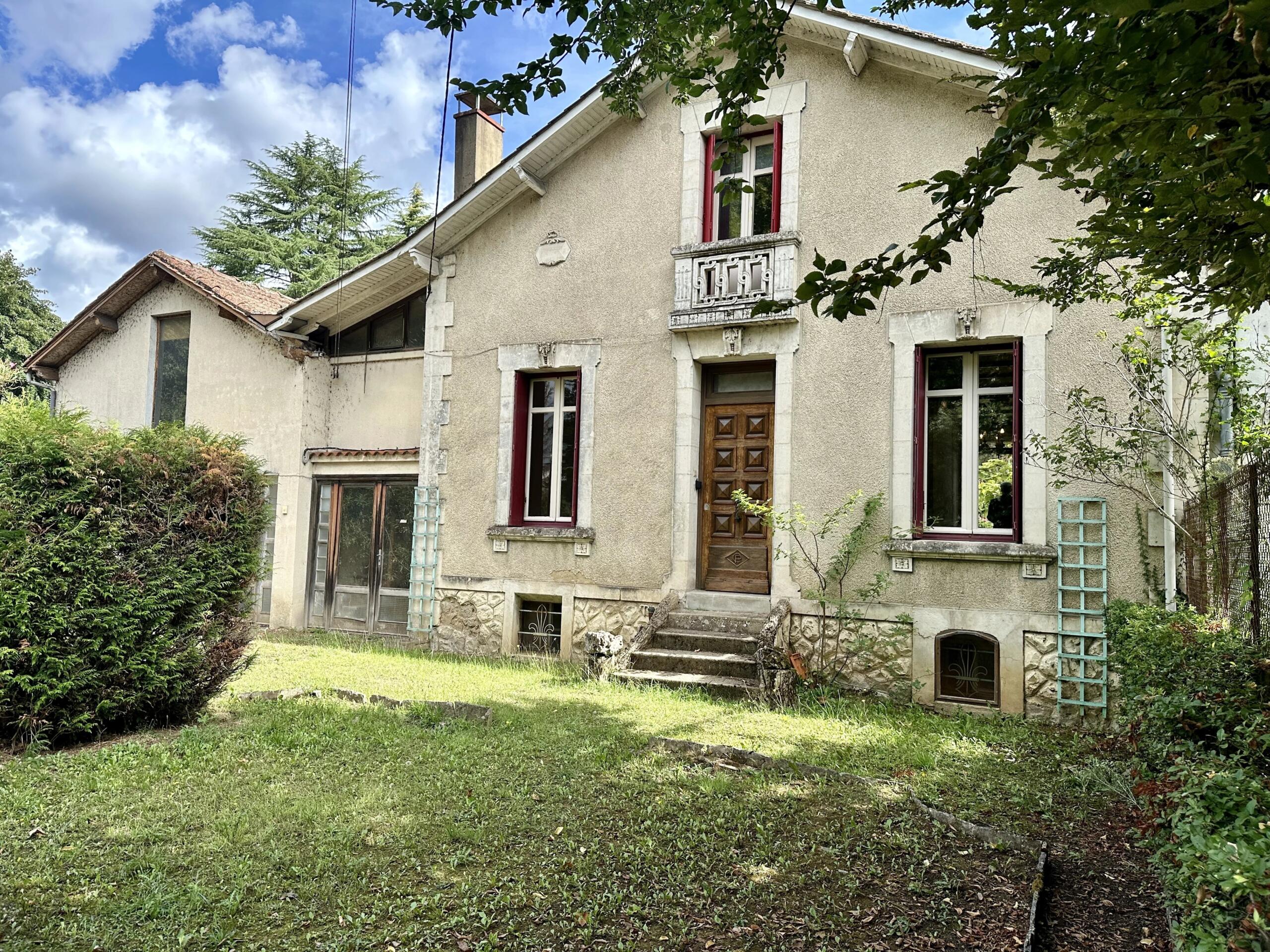 Renovation Opportunity in Bergerac – Spacious 6-Room Home near the Dordogne, Aquitaine – France – BVI77102