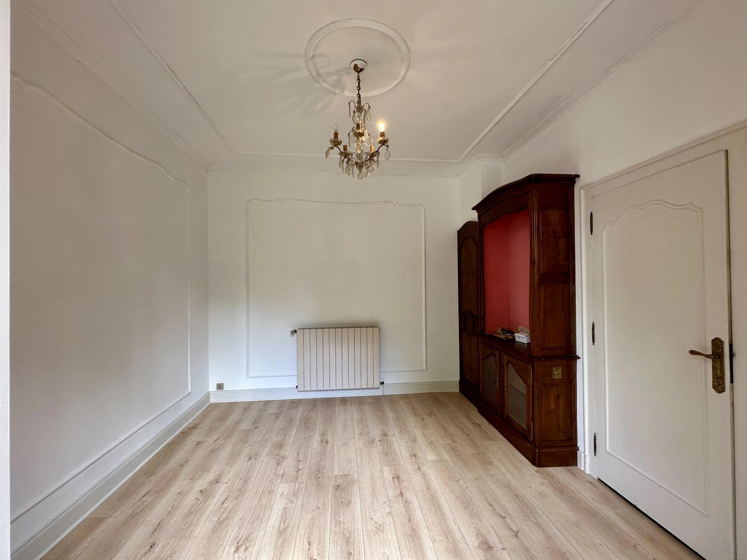 Renovation Opportunity in Bergerac – Spacious 6-Room Home near the Dordogne, Aquitaine – France – BVI77102