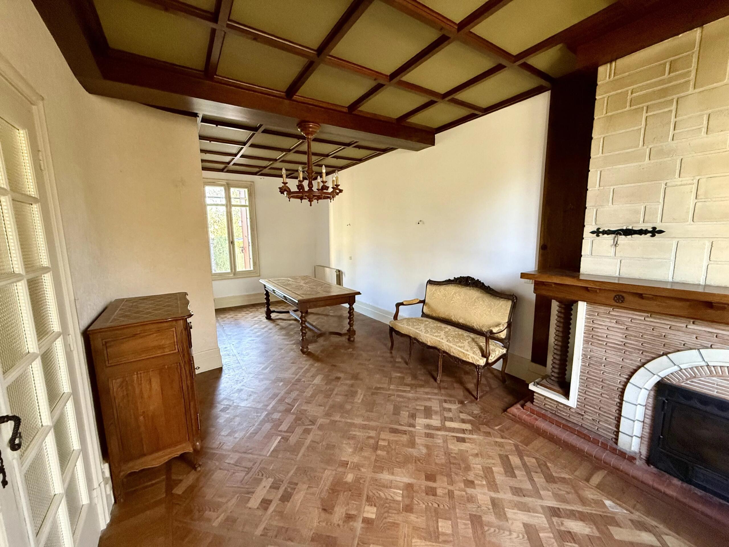 Renovation Opportunity in Bergerac – Spacious 6-Room Home near the Dordogne, Aquitaine – France – BVI77102