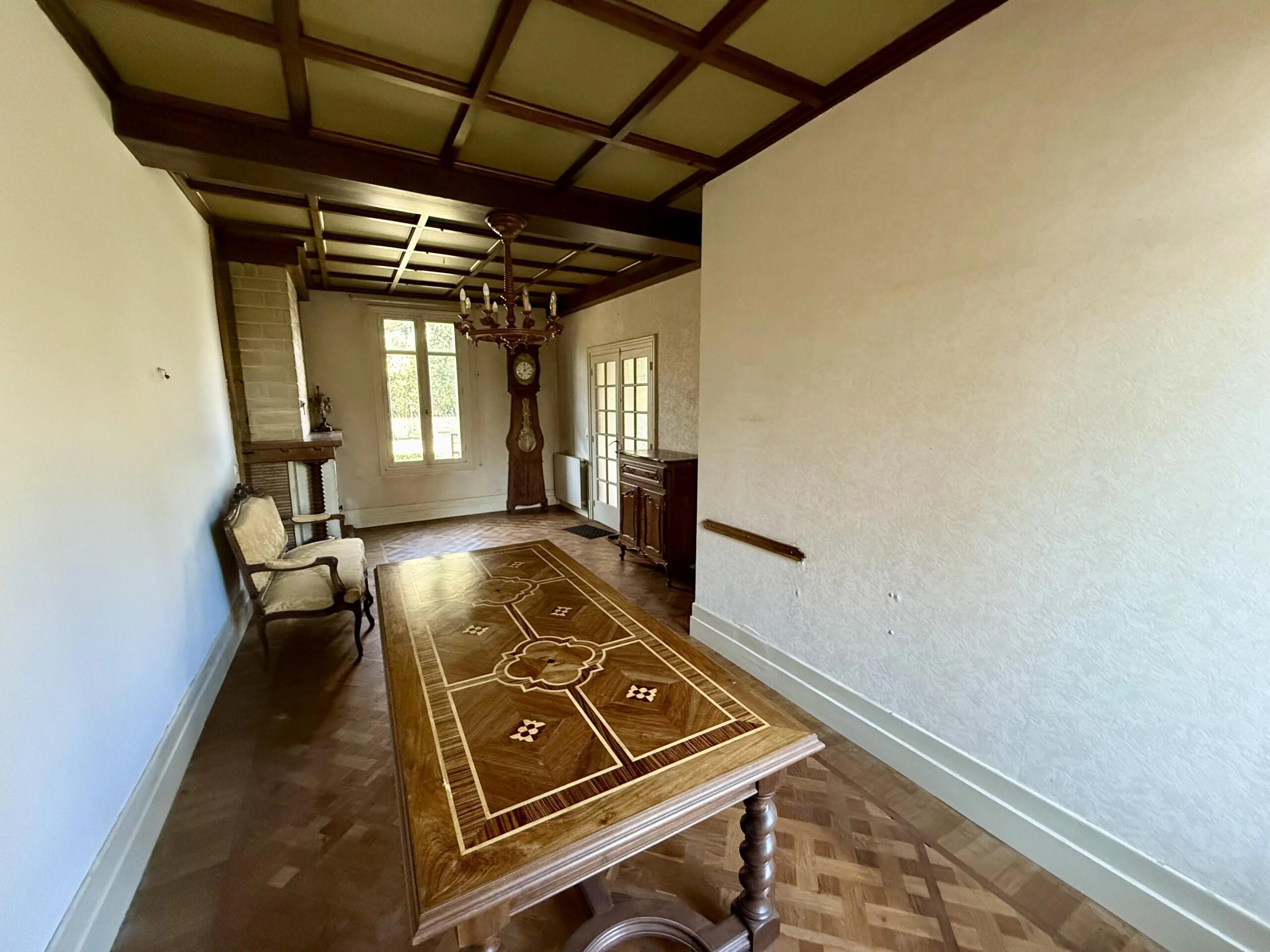 Renovation Opportunity in Bergerac – Spacious 6-Room Home near the Dordogne, Aquitaine – France – BVI77102