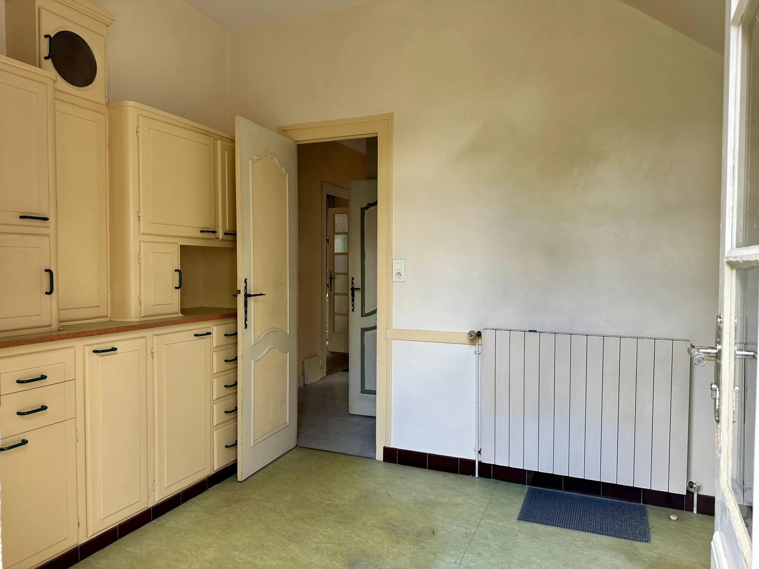 Renovation Opportunity in Bergerac – Spacious 6-Room Home near the Dordogne, Aquitaine – France – BVI77102