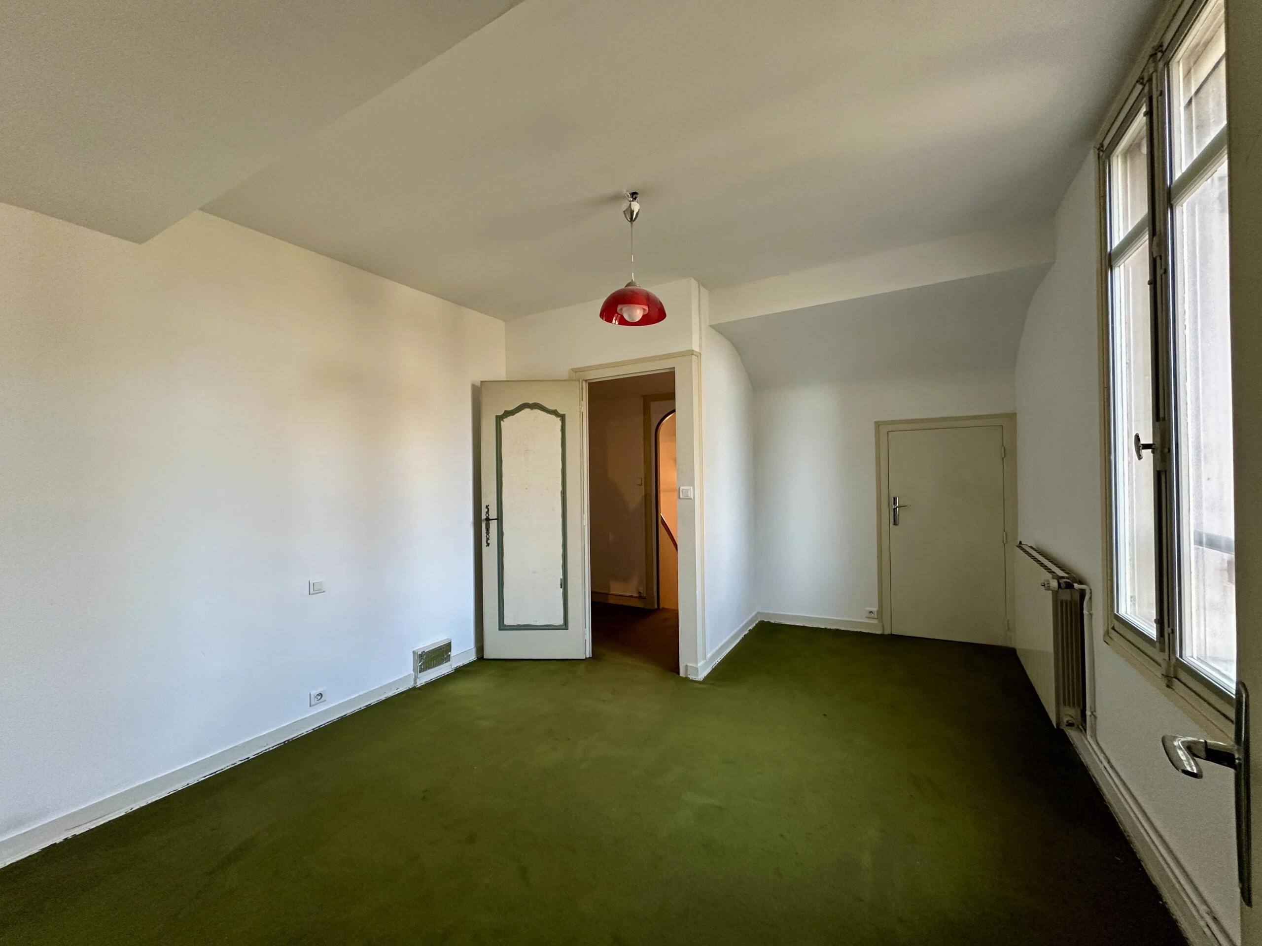 Renovation Opportunity in Bergerac – Spacious 6-Room Home near the Dordogne, Aquitaine – France – BVI77102