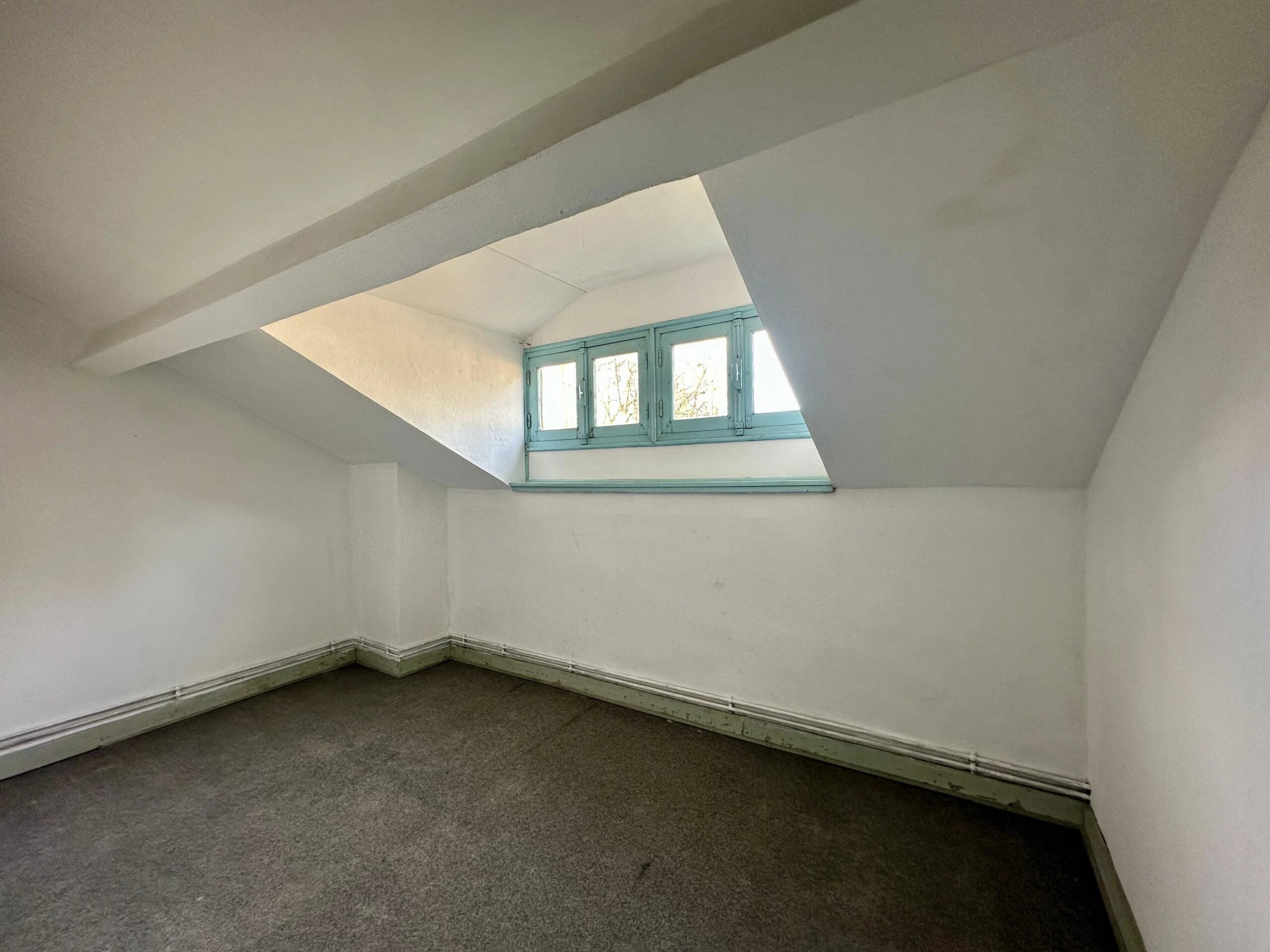 Renovation Opportunity in Bergerac – Spacious 6-Room Home near the Dordogne, Aquitaine – France – BVI77102