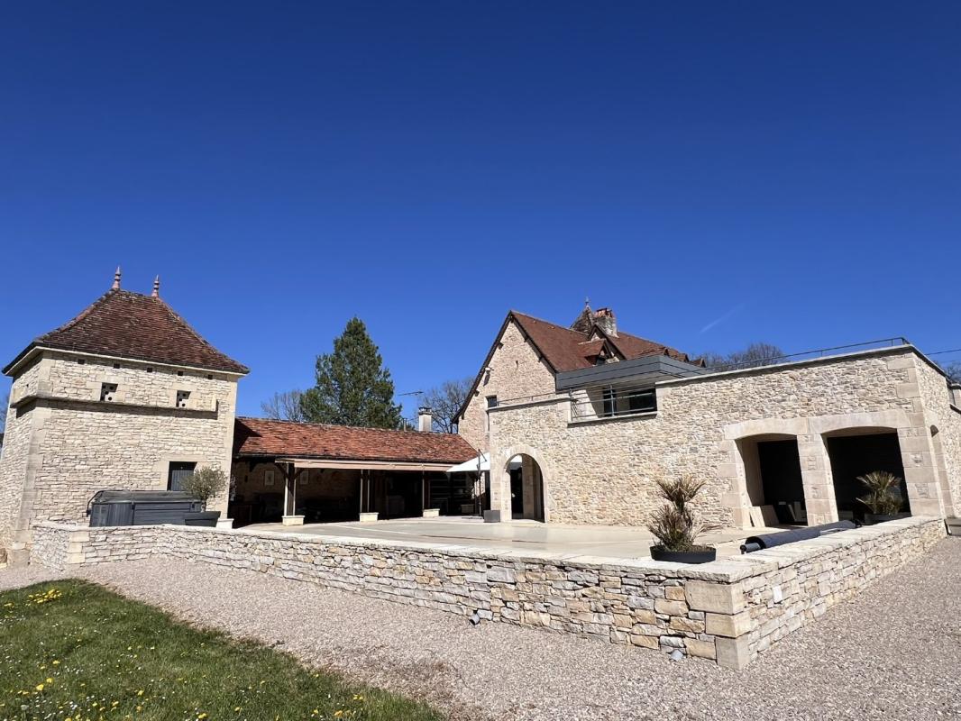 4 bedroom demeure in 20 Km Sud De Figeac, Lot, France