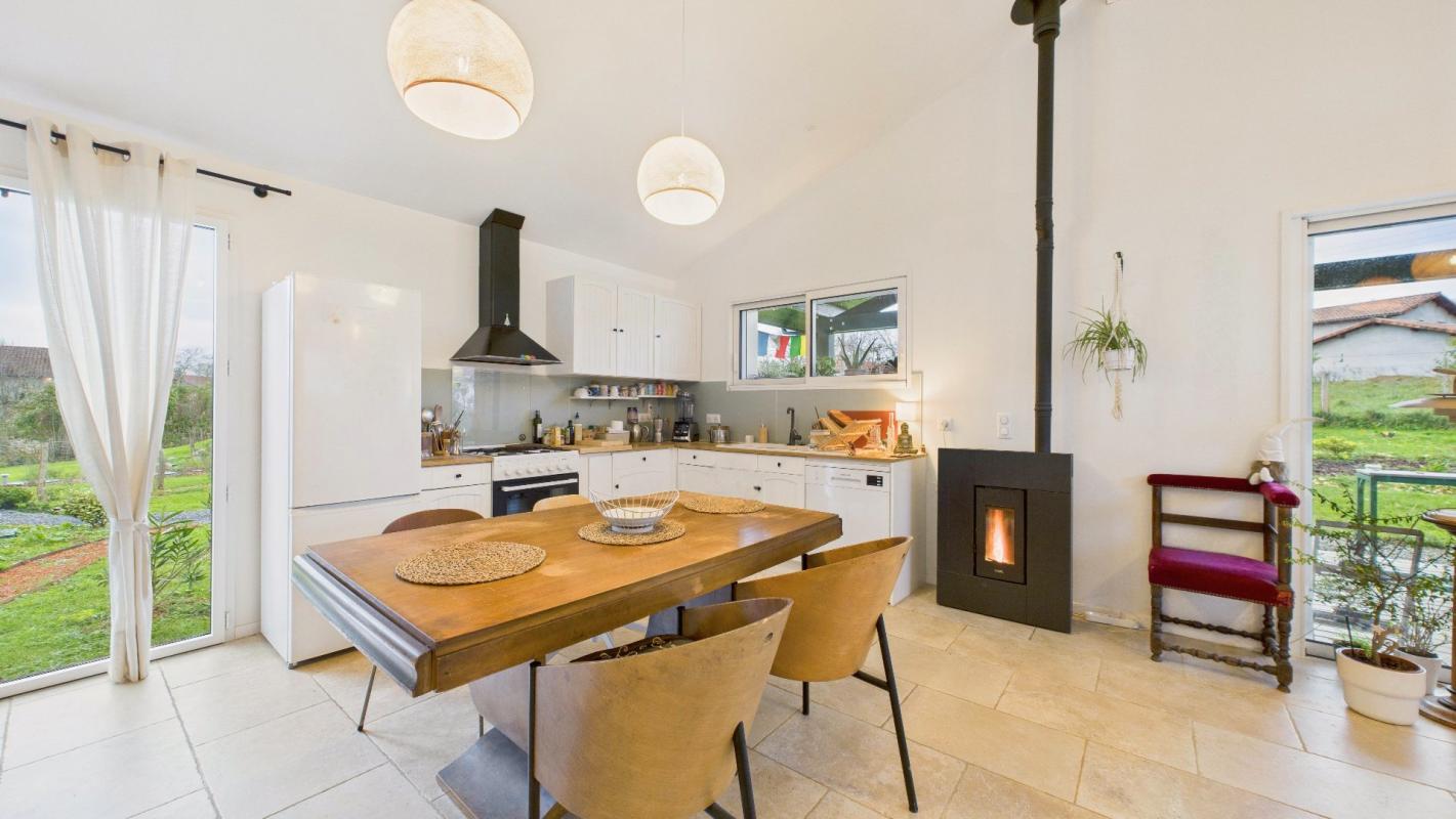 2 bedroom maison in Guiche, Pyrénées-Atlantiques, France