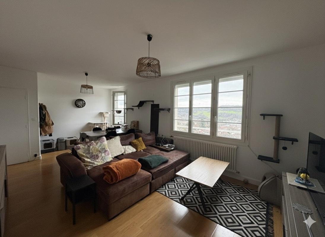 2 bedroom t5 in Figeac, Lot, France