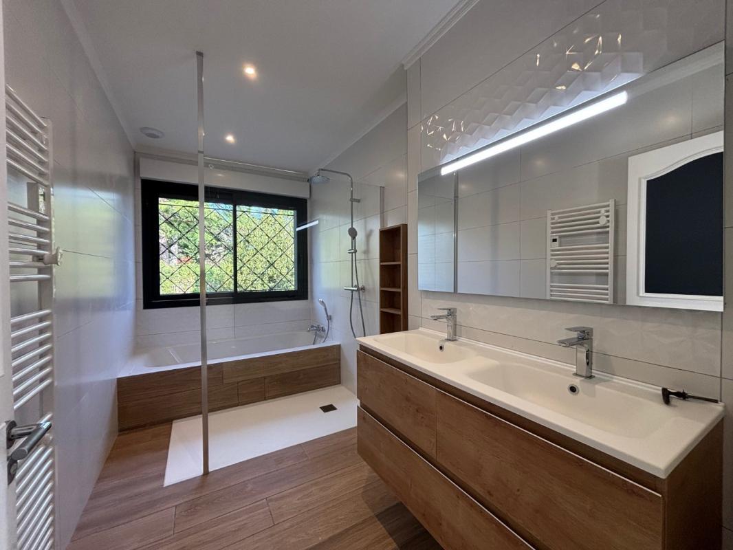 8 bedroom maison in Pradines, Lot, France