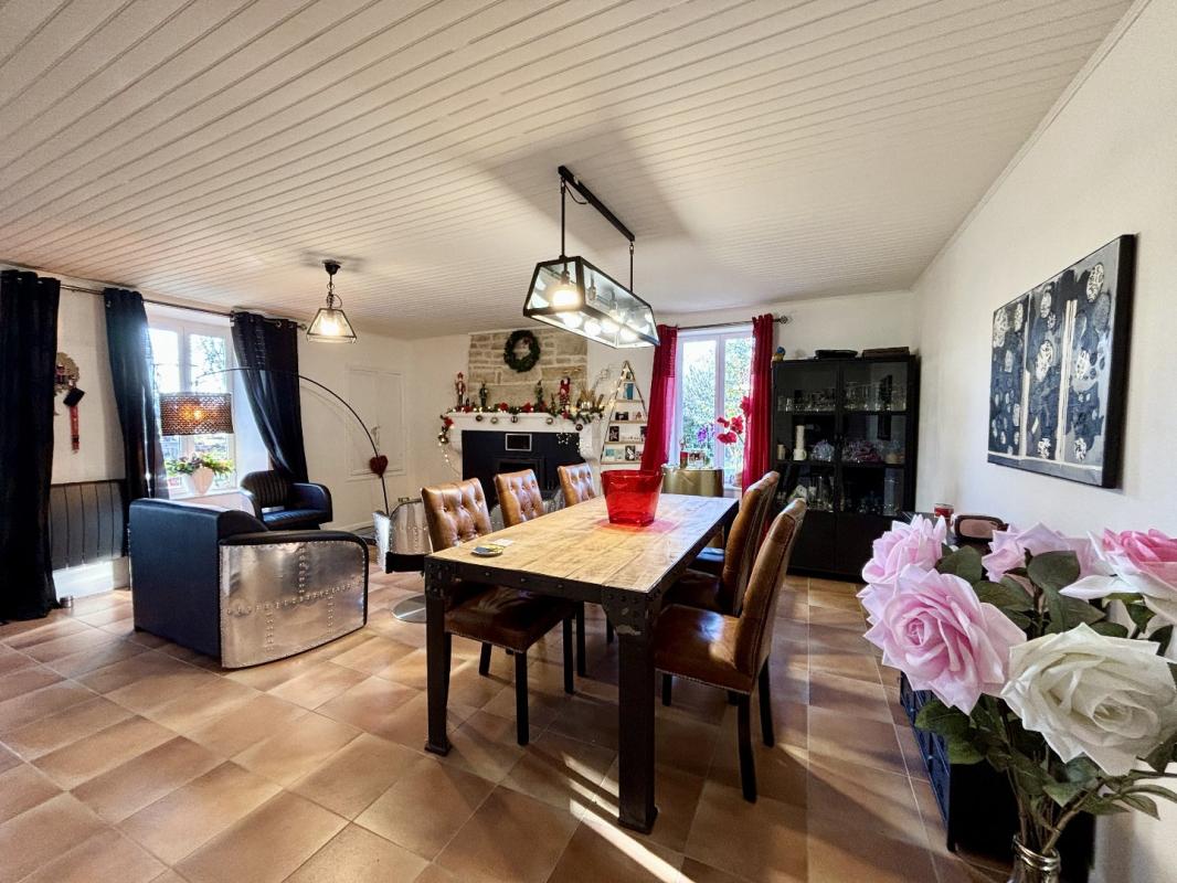 6 bedroom maison in Saint Fraigne, Charente, France