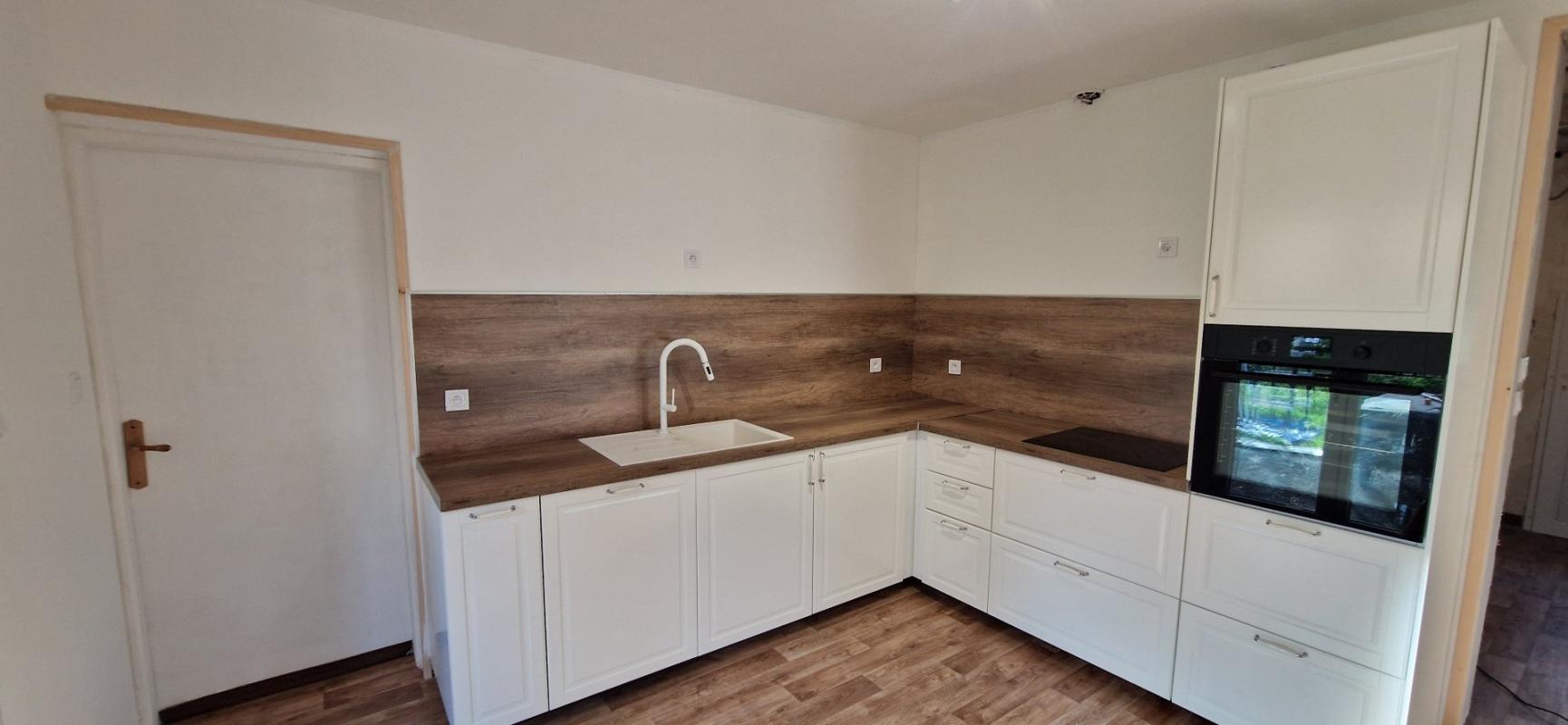 3 bedroom maison in Besse, Cantal, France