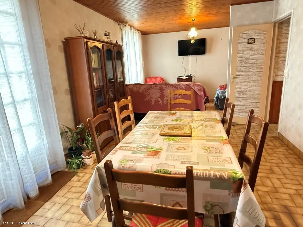 3 bedroom House in Ruffec, France – r7414