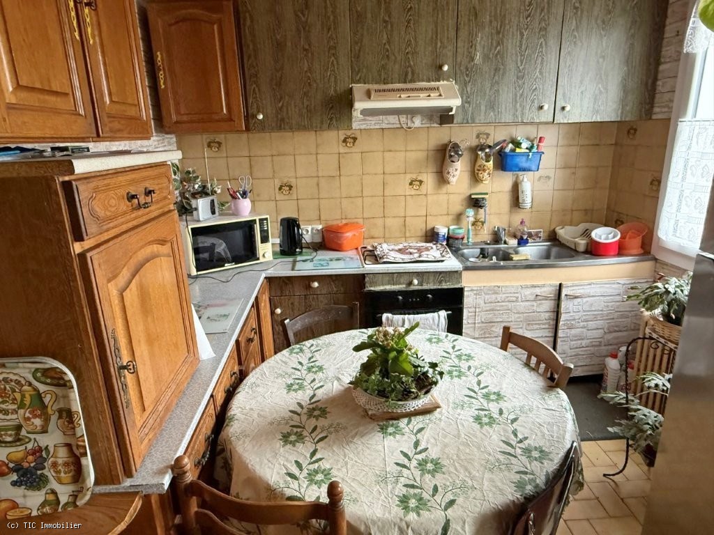 3 bedroom House in Ruffec, France – r7414