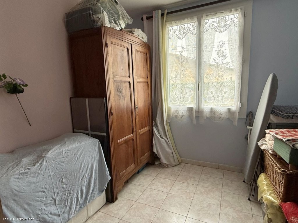 3 bedroom House in Ruffec, France – r7414