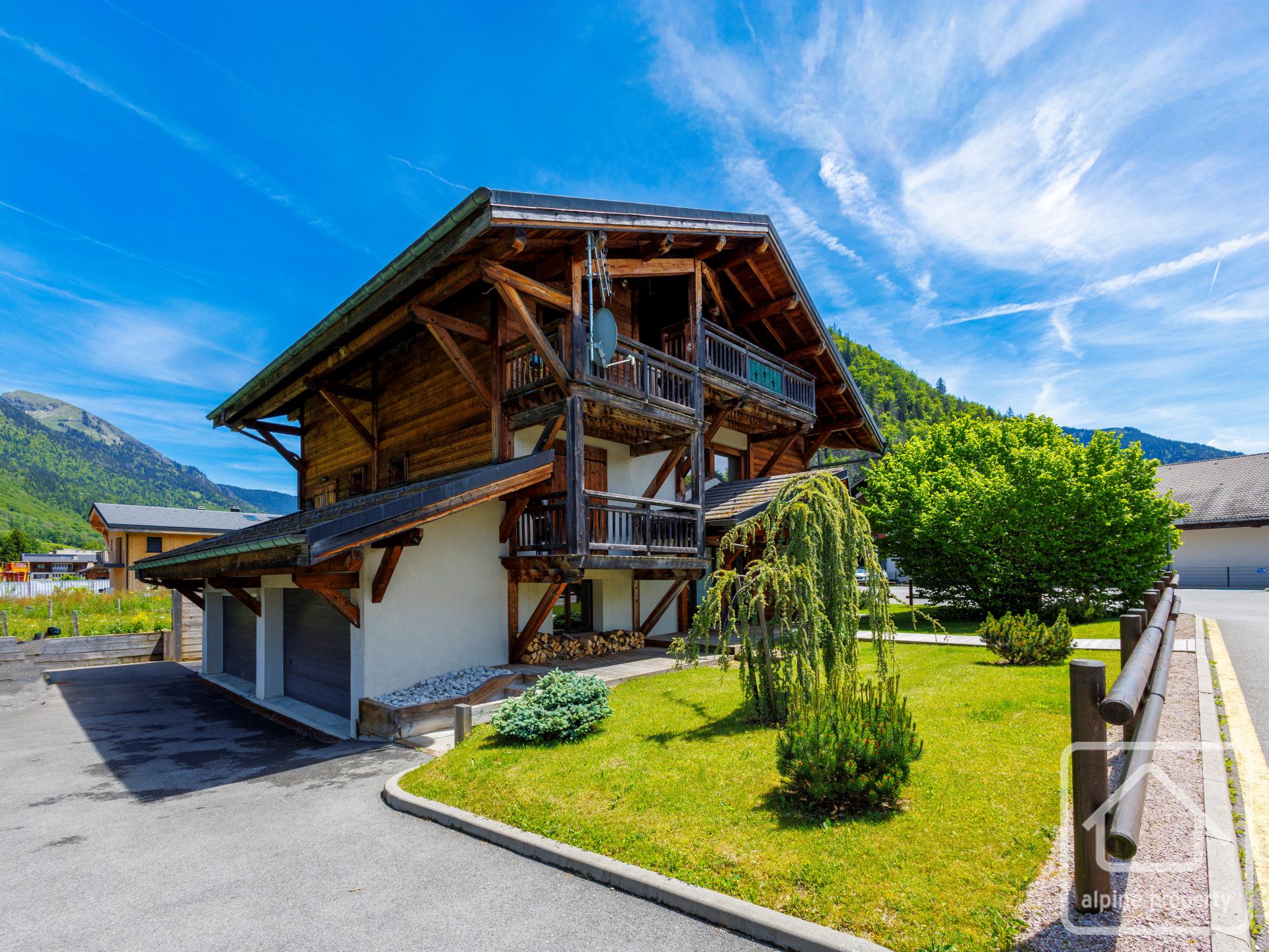 Superb 7 Bed/7 Bath Chalet With All Creature Comforts, In A Sunny Position In Montriond Village – CHALETBEATRICEMONT