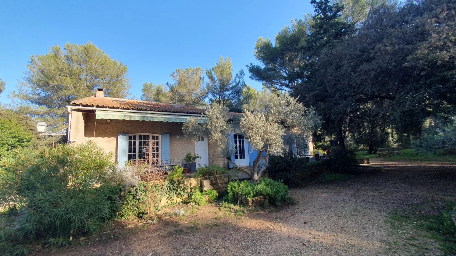 Exceptional Property with Gîtes and Outbuildings in Grans, Provence-Alpes-Côte d’Azur – France – BVI83609