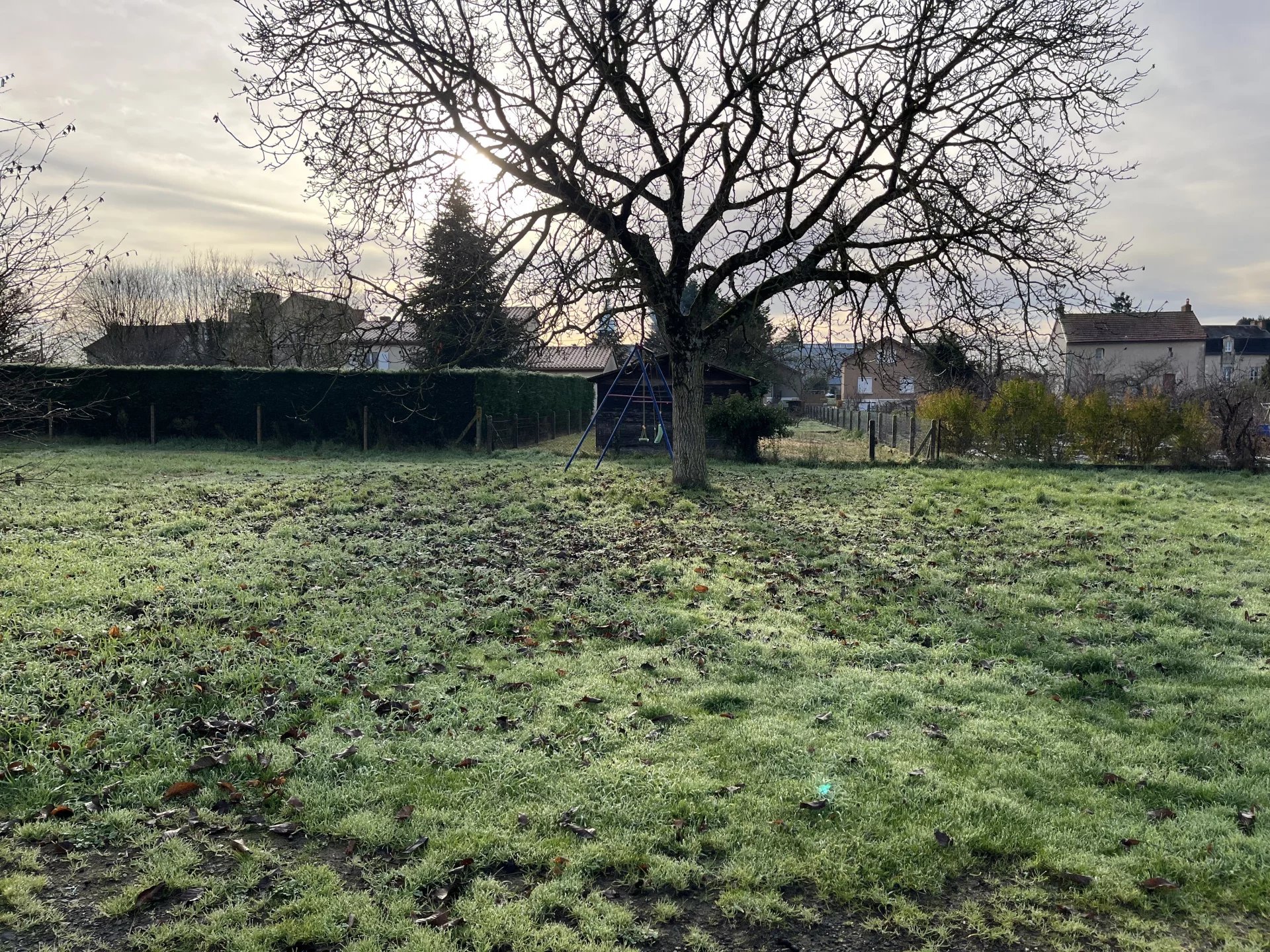 Spacious 4 Bed bungalow in town centre on a large plot, Poitou-Charentes – France – BVI75804