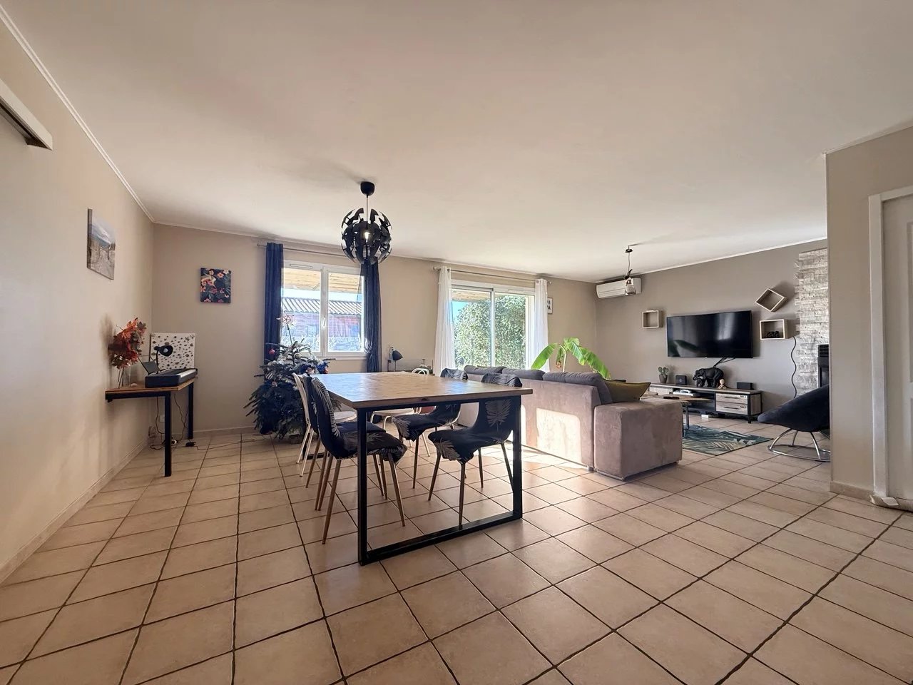 Single-story house with garage and land – near Carcassonne – perfect for holidays or main residence, Languedoc-Roussillon – France – BVI83965