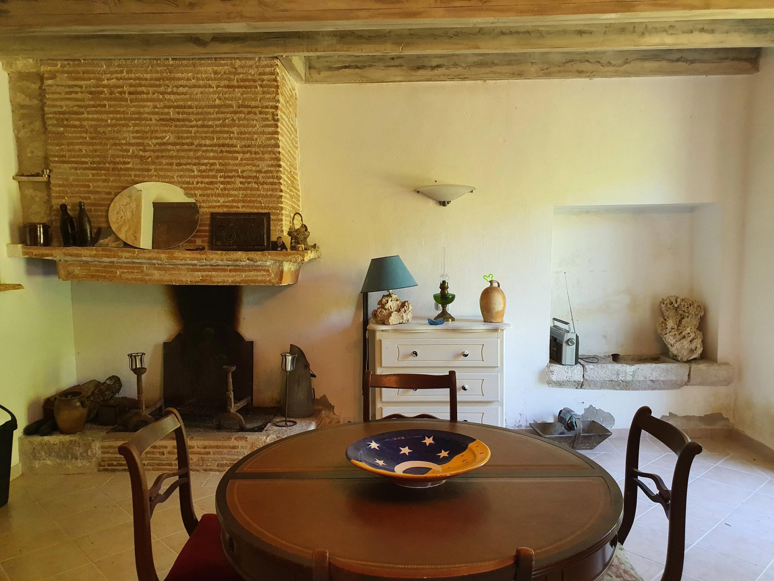 Main house, guest house and 4.2ha of land – ideal for equestrian use, Aquitaine – France – BVI80859