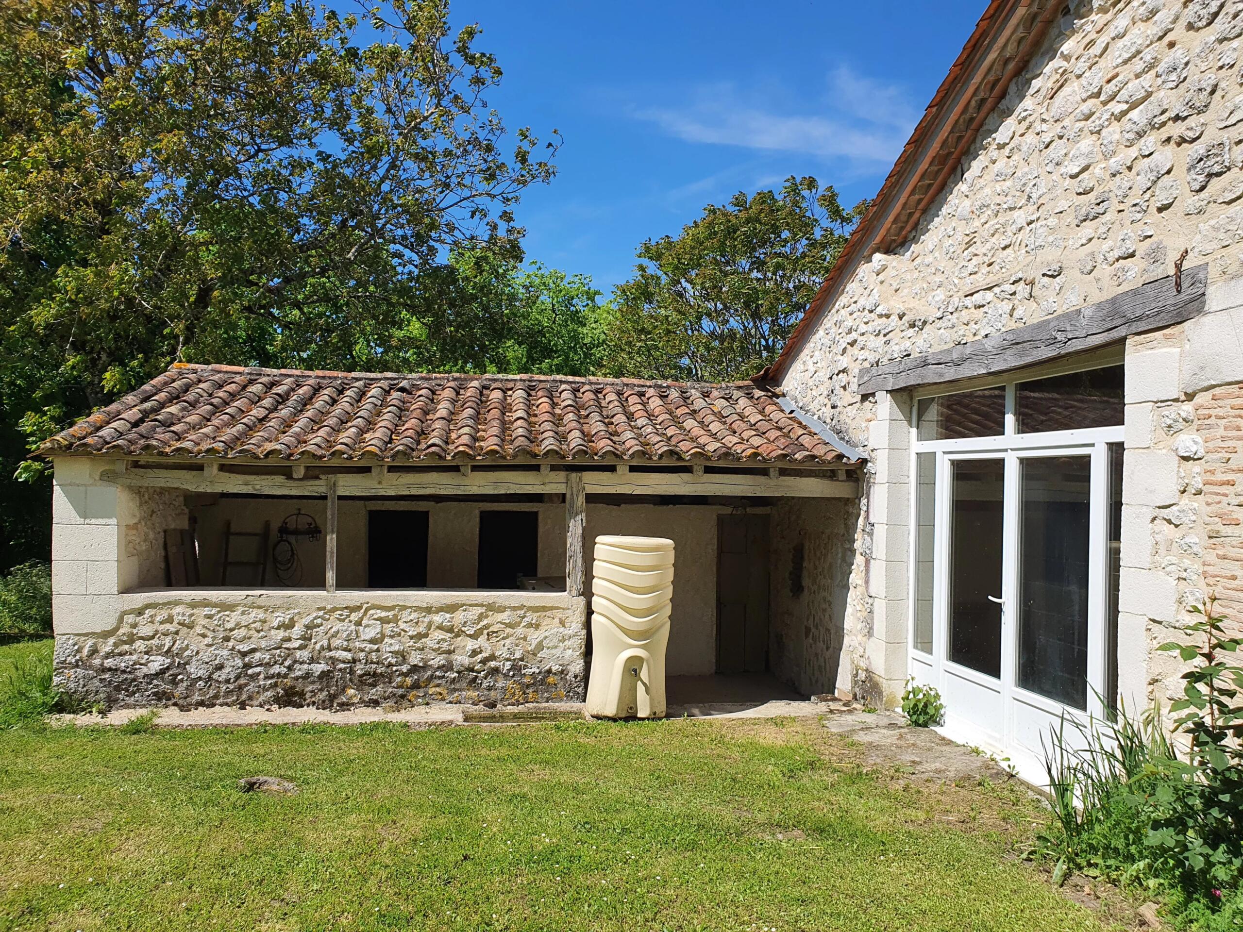 Main house, guest house and 4.2ha of land – ideal for equestrian use, Aquitaine – France – BVI80859