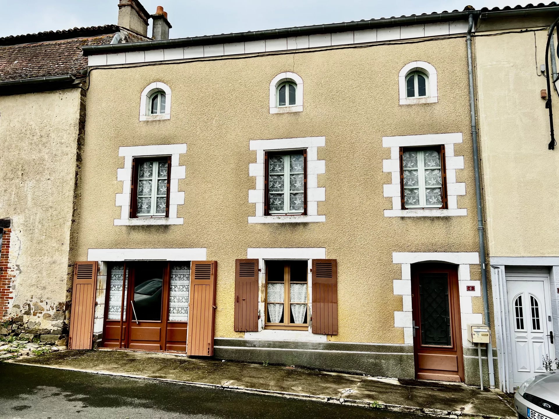 Renovation opportunity, townhouse in the centre of a lively village, Limousin – France – BVI80848