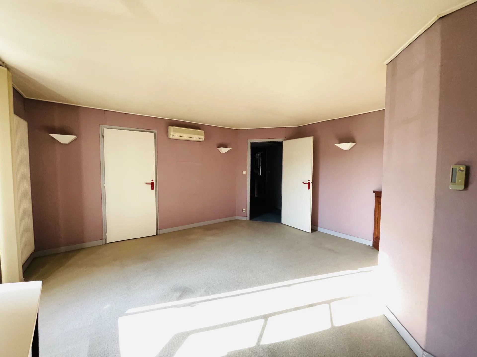 Town house with Commerical Premises, Poitou-Charentes – France – BVI76958