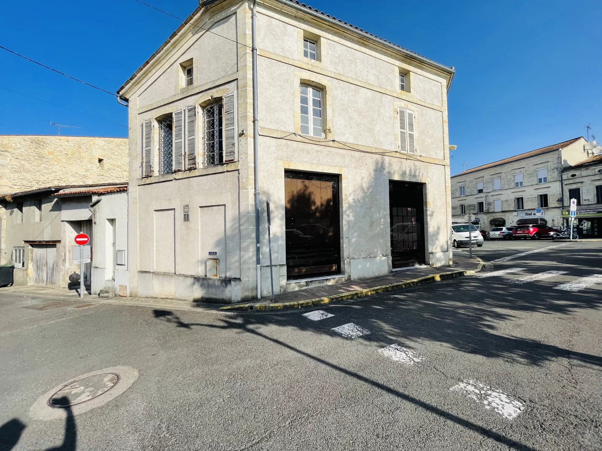 Town house with Commerical Premises, Poitou-Charentes – France – BVI76958