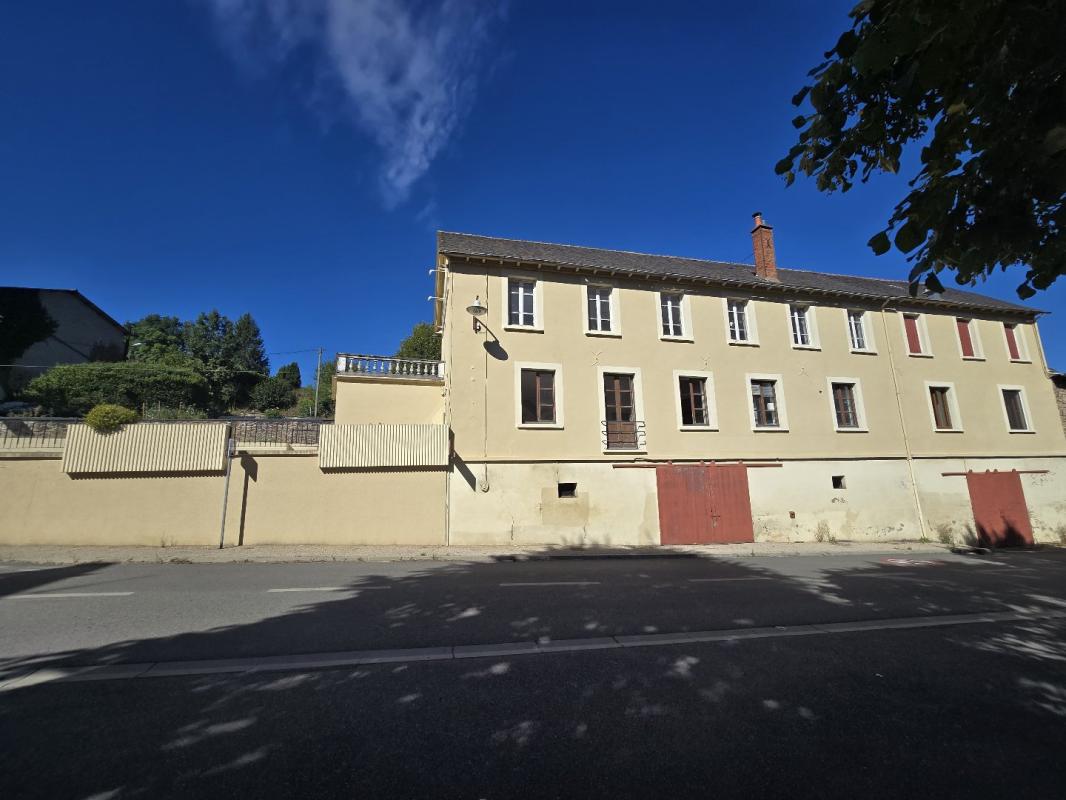 immeuble in Salmiech, Aveyron, France