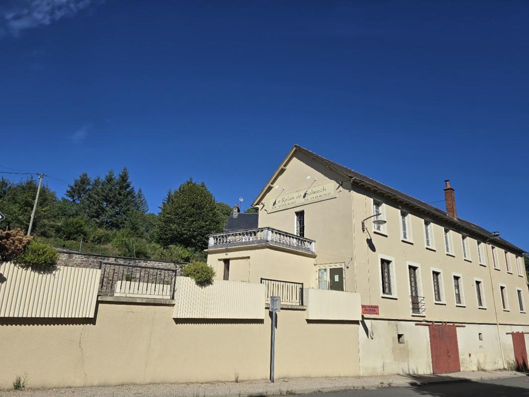 immeuble in Salmiech, Aveyron, France