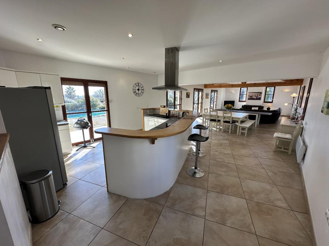 6 bedroom villa in Montouliers, Hérault, France