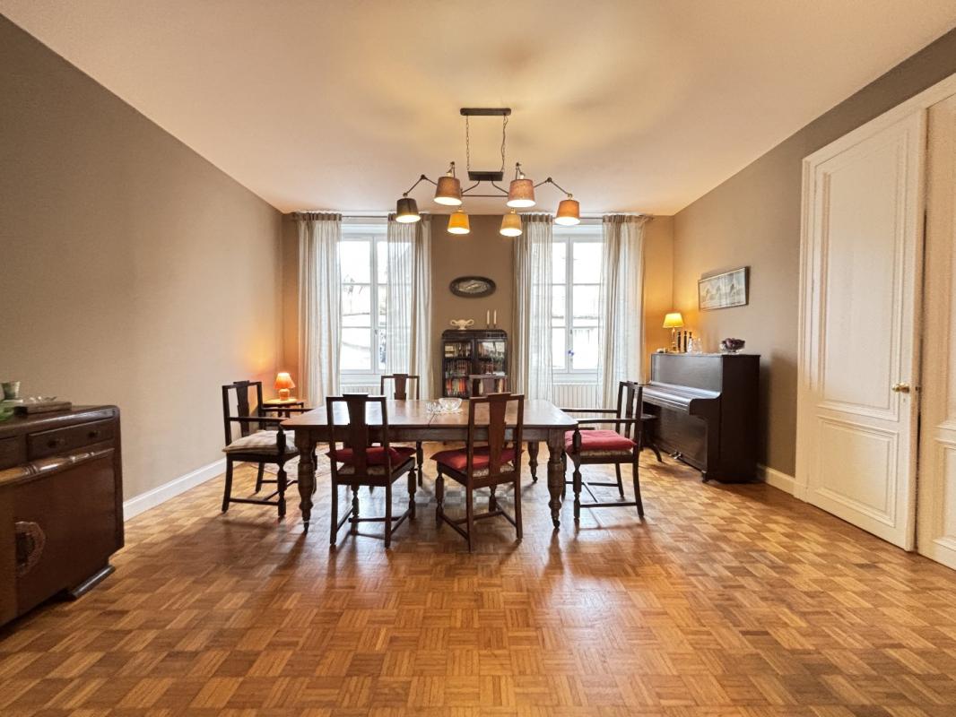 5 bedroom maison in Champagne Mouton, Charente, France