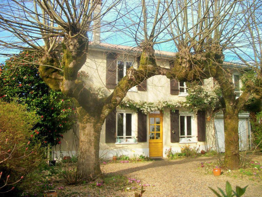 4 bedroom maison in Saint Yrieix La Perche, Haute-Vienne, France