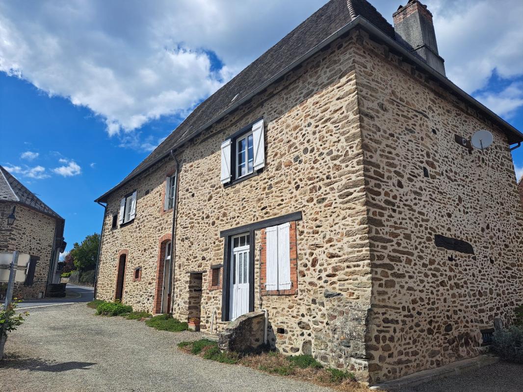 4 bedroom maison de village in Saint Pardoux Corbier, Corrèze, France