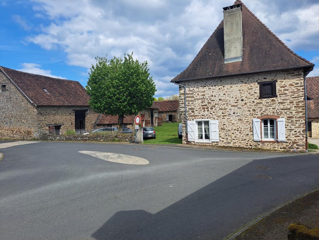 4 bedroom maison de village in Saint Pardoux Corbier, Corrèze, France
