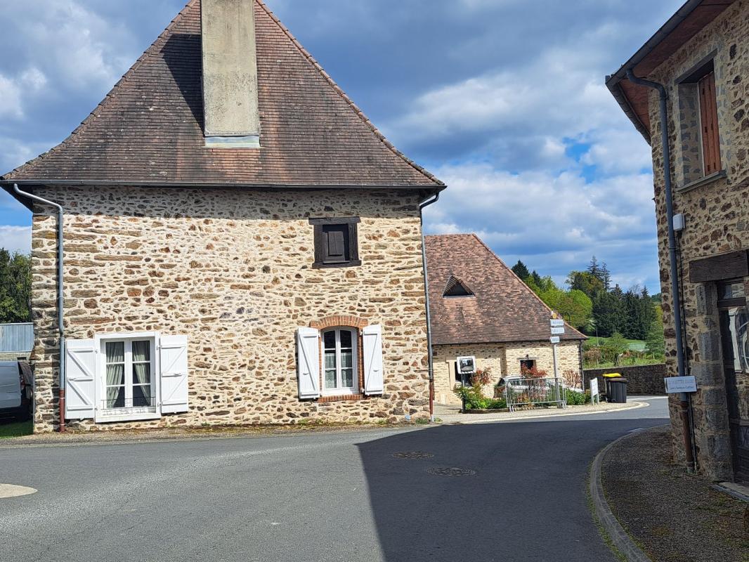 4 bedroom maison de village in Saint Pardoux Corbier, Corrèze, France