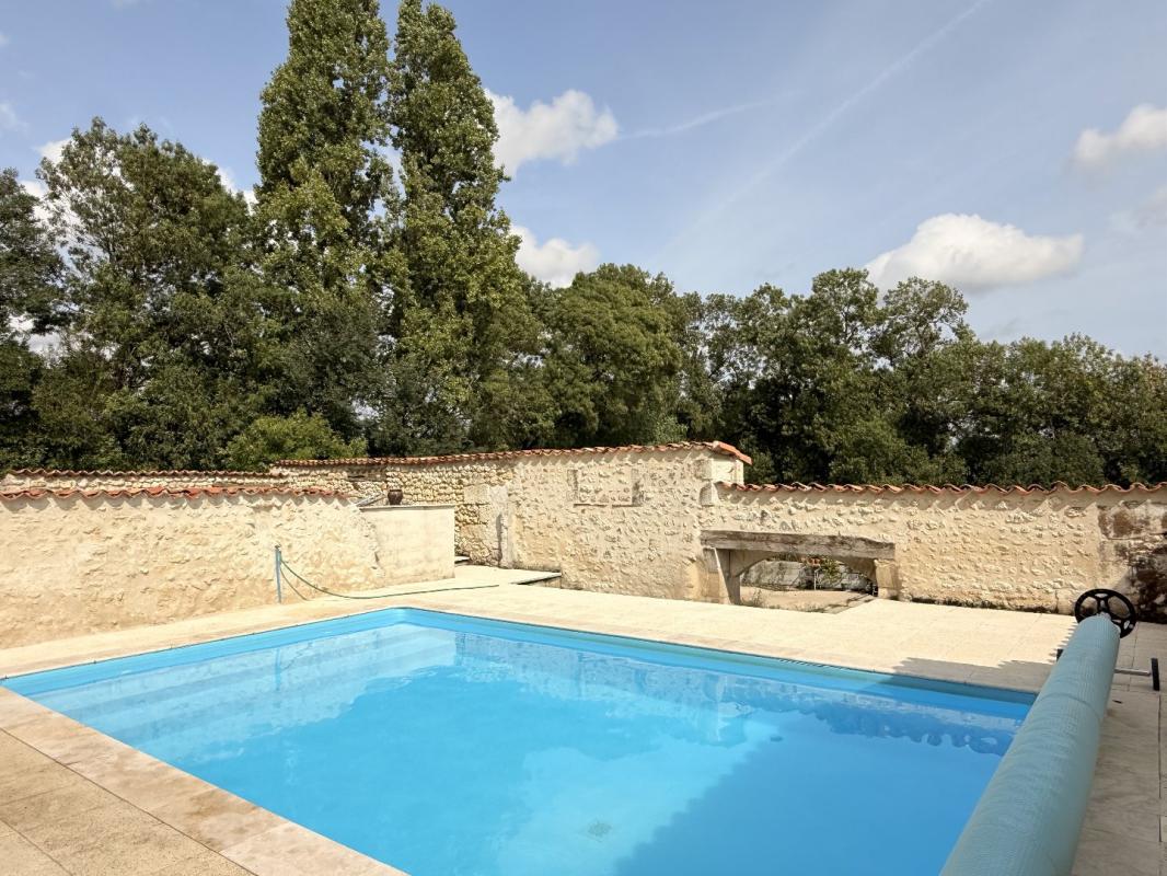 4 bedroom demeure in Aubeterre Sur Dronne, Charente, France