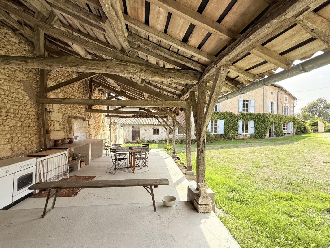 4 bedroom demeure in Aubeterre Sur Dronne, Charente, France