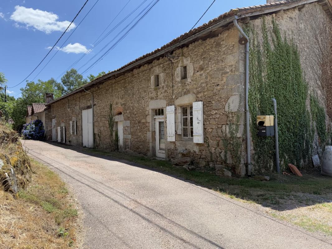 3 bedroom maison in Saint Barthelemy De Bussiere, Dordogne, France