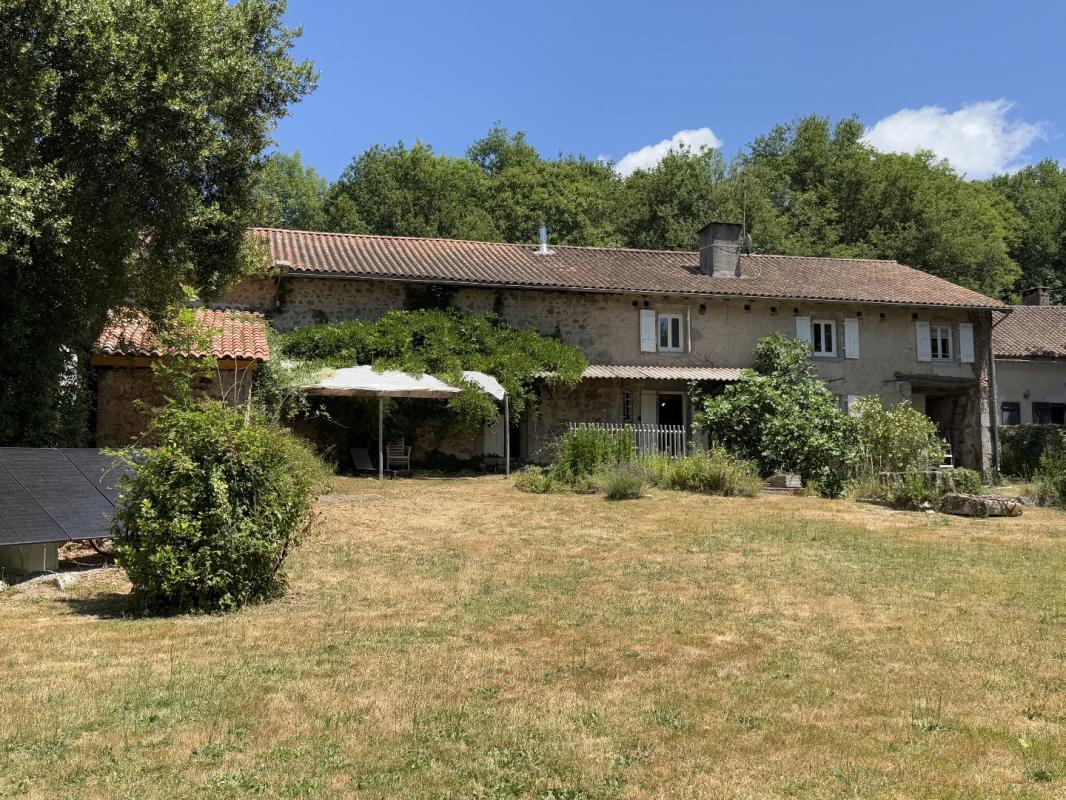 3 bedroom maison in Saint Barthelemy De Bussiere, Dordogne, France