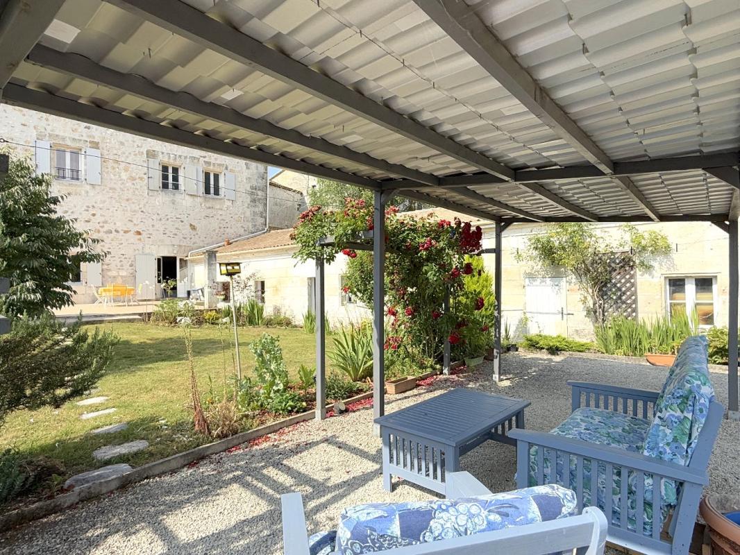5 bedroom maison in Vouzan, Charente, France