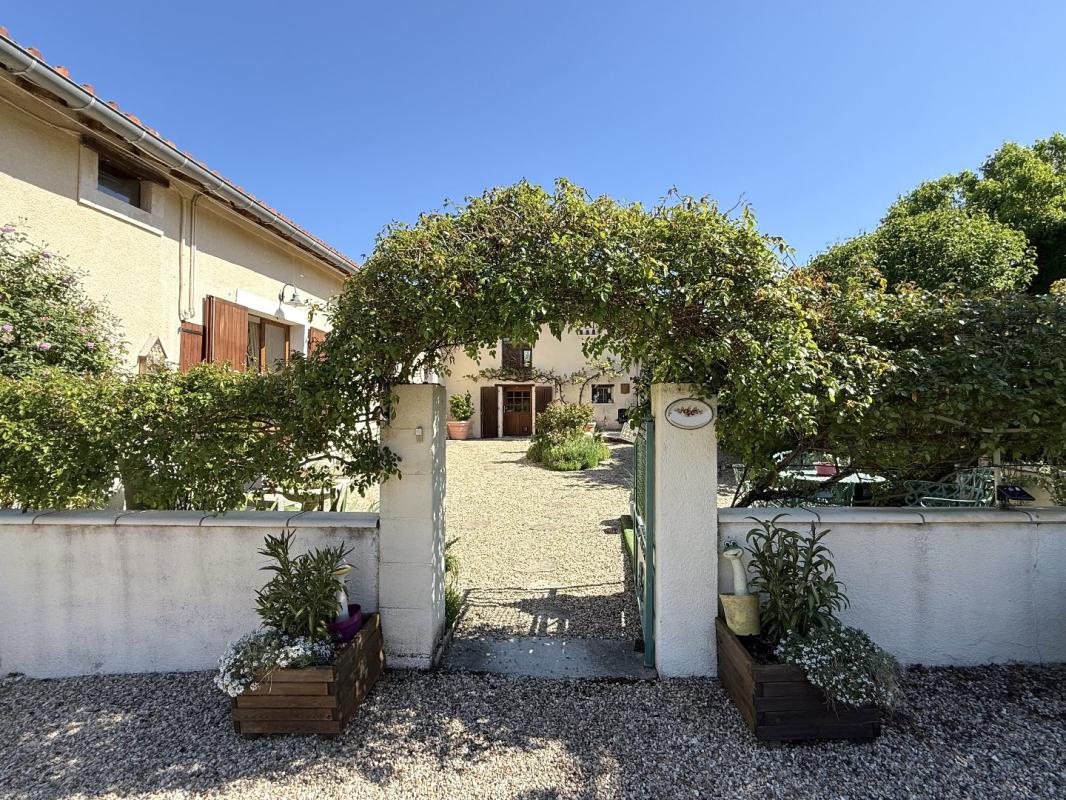 4 bedroom maison in Nanteuil Auriac De Bourzac, Dordogne, France