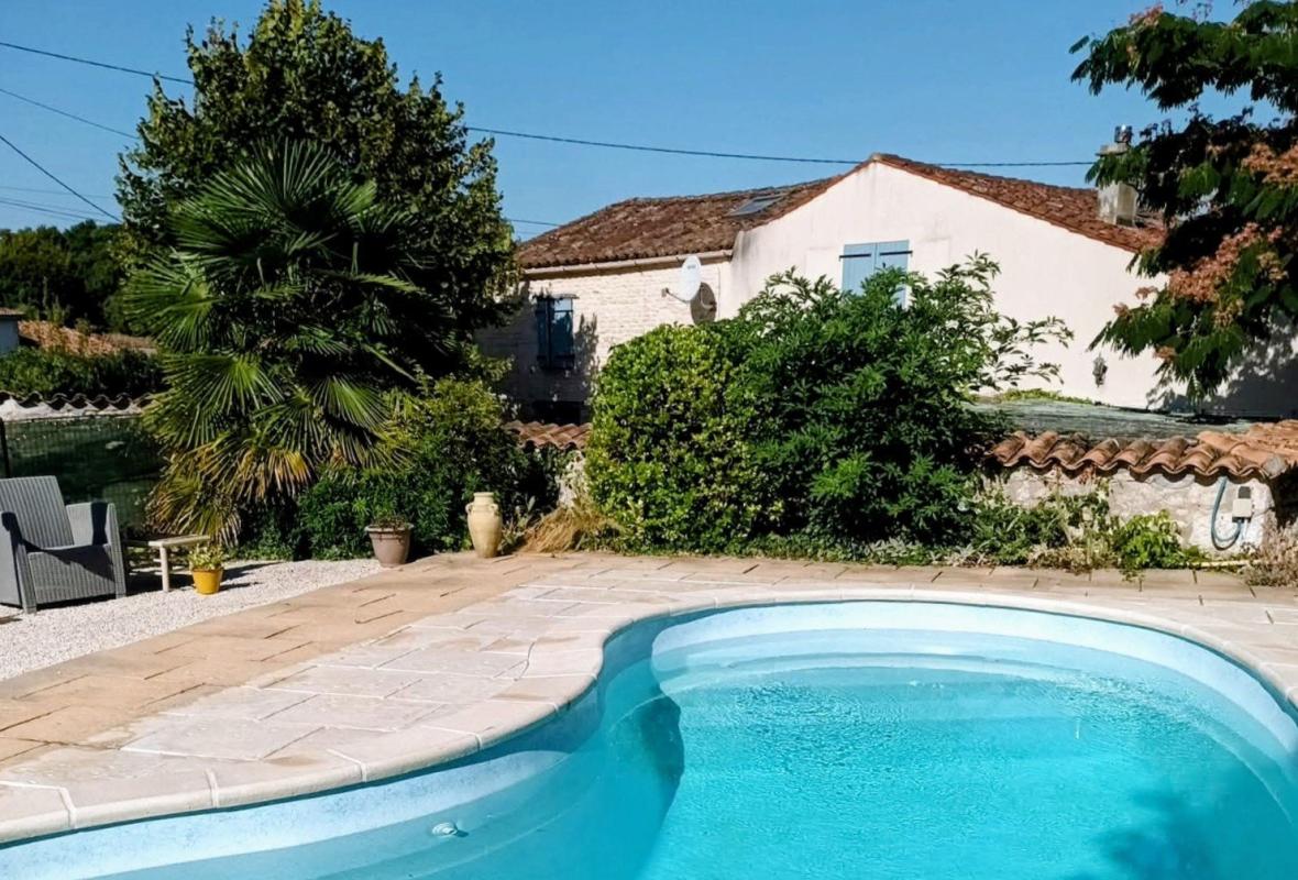 2 bedroom maison in Bresdon, Charente-Maritime, France