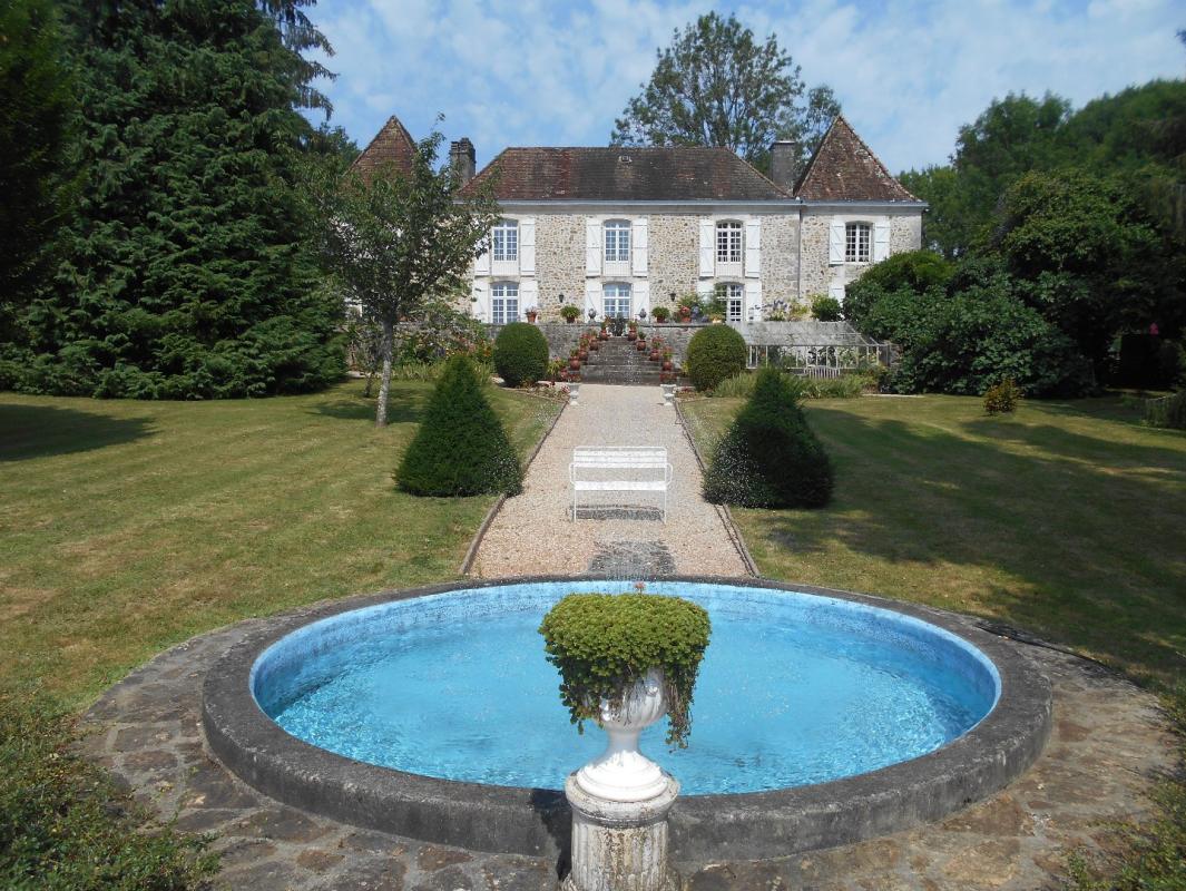 5 bedroom maison in Nontron, Dordogne, France