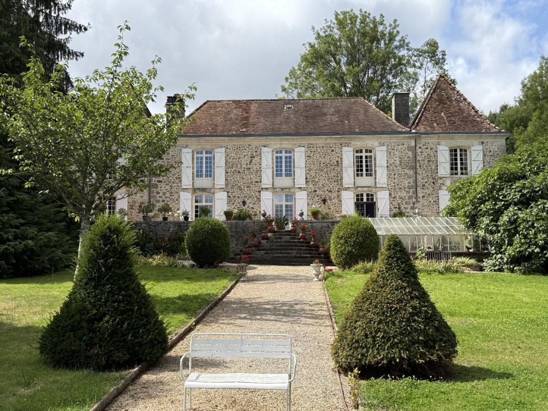 5 bedroom maison in Nontron, Dordogne, France
