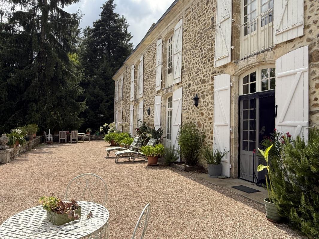 5 bedroom maison in Nontron, Dordogne, France