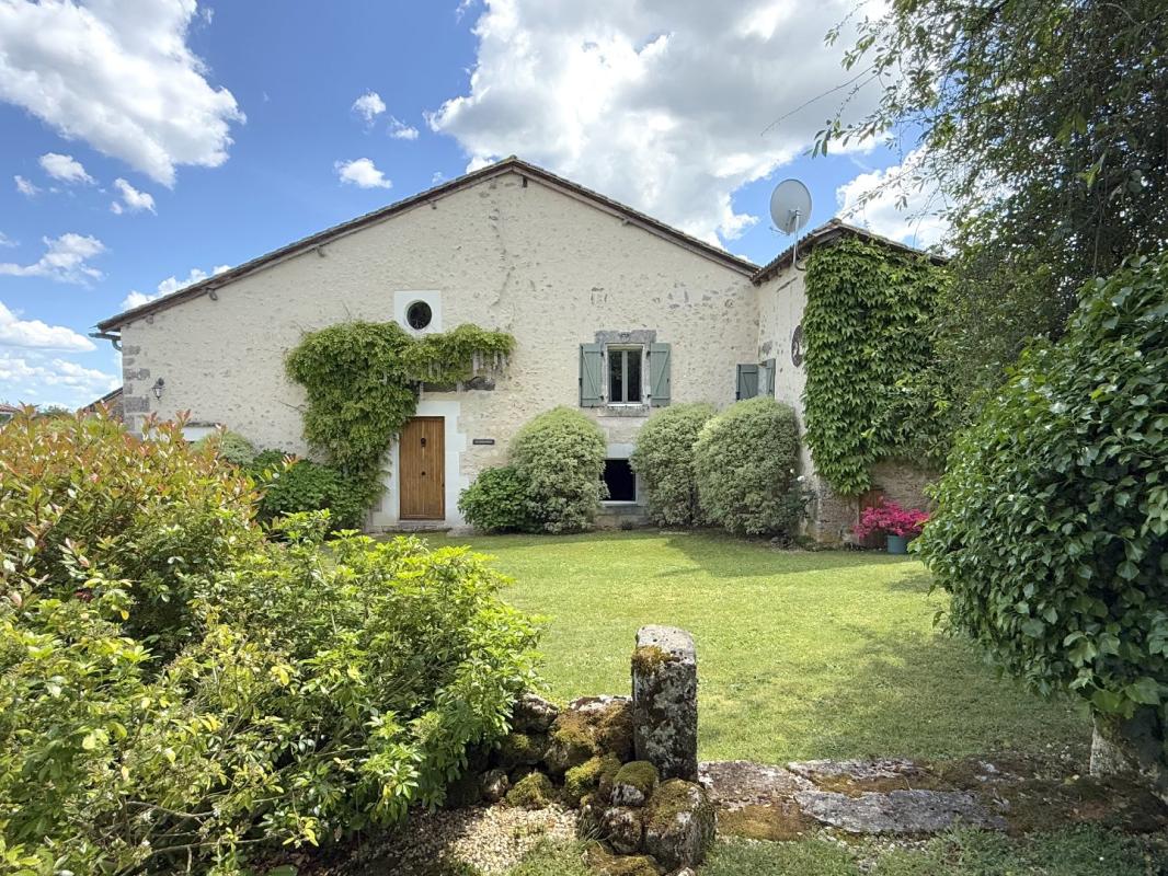 4 bedroom maison in Leguillac De Cercles, Dordogne, France
